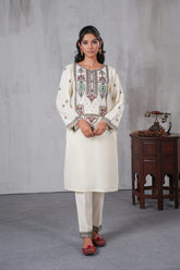 2 Piece Lawn Karandi Suit (CR3526)