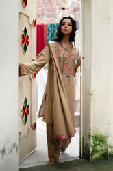 2 Piece Lawn Karandi Suit (CR3522)