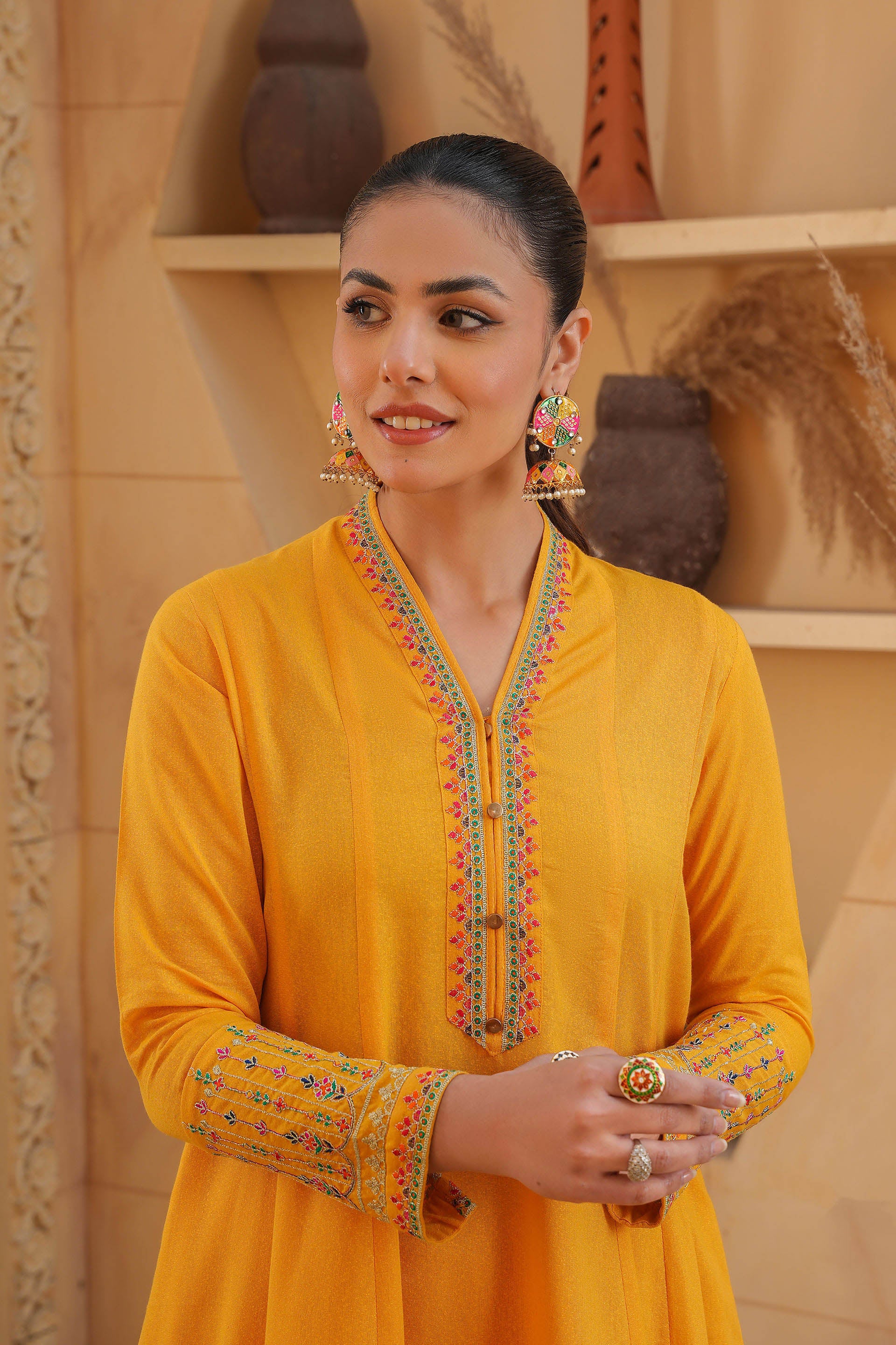 2 Piece Lawn Karandi Suit (CR3322)