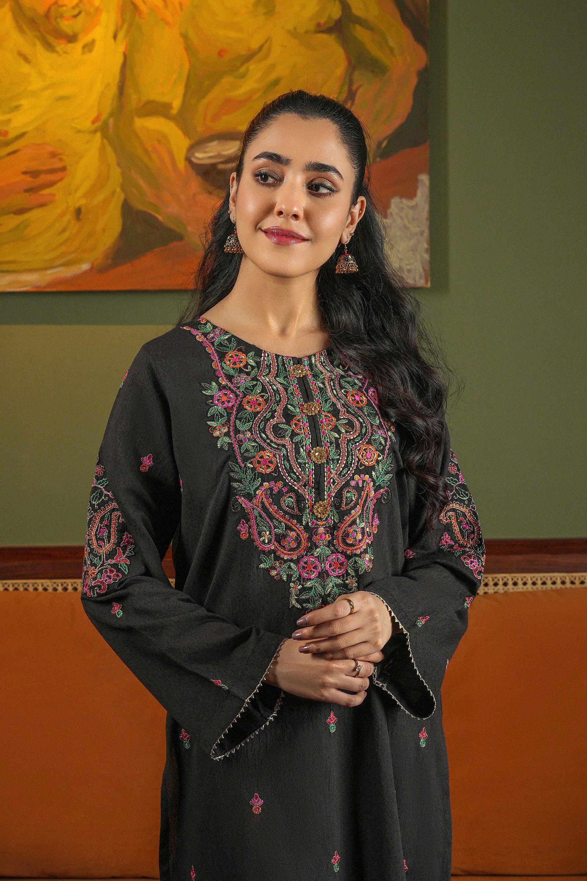 Siyah Sanam: 2 Piece Suit in Black Lawn Karandi (CR3357)