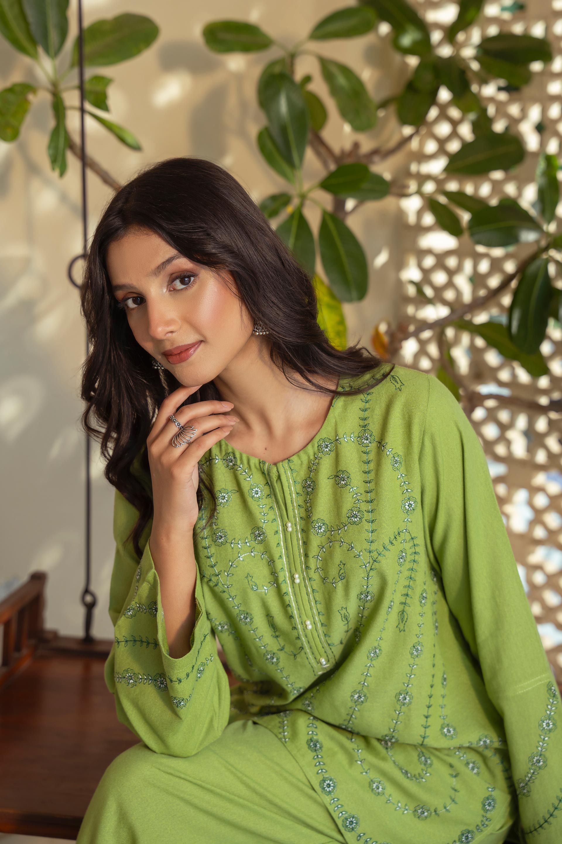 2 Piece Lawn Karandi Suit (CR3500)
