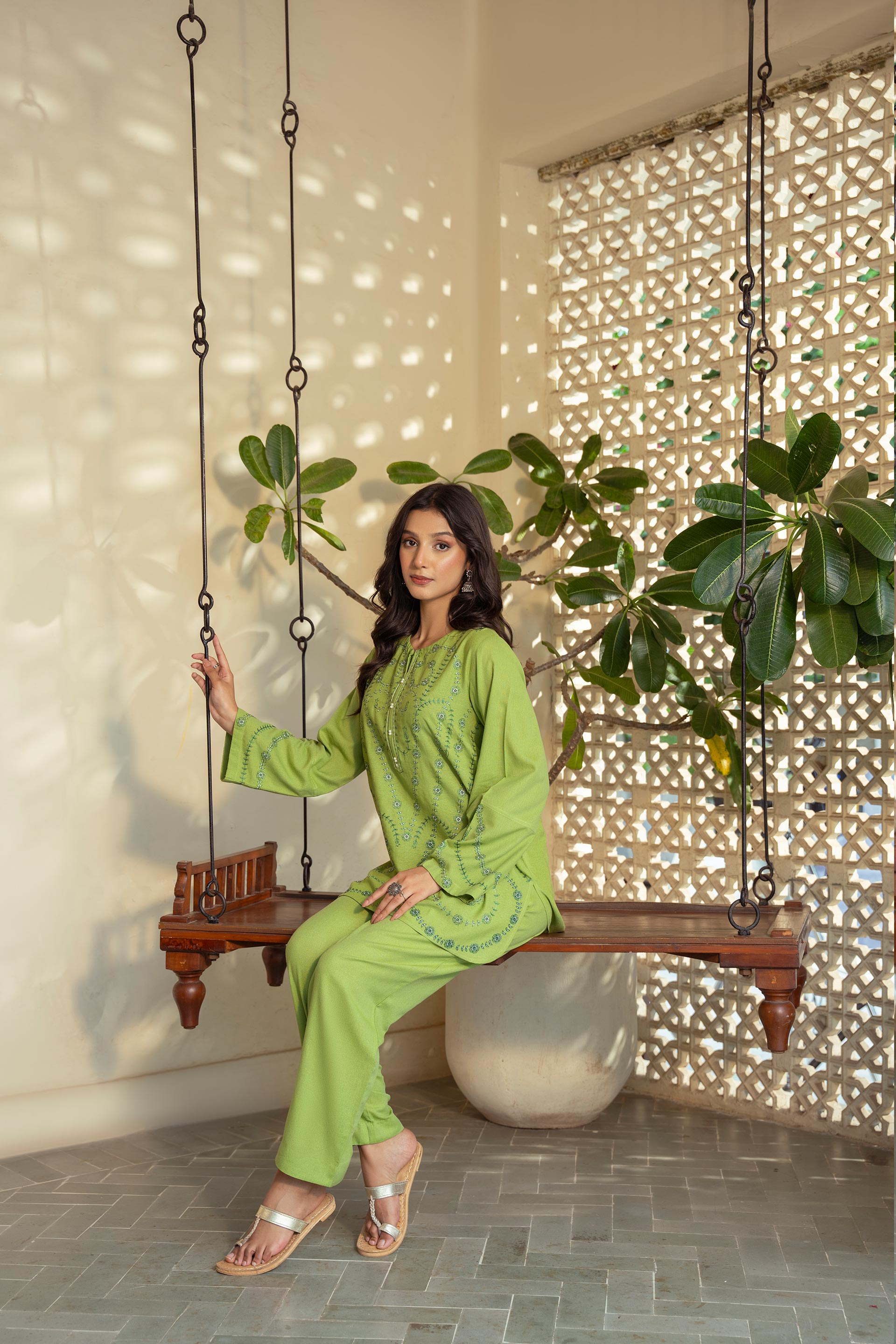 2 Piece Lawn Karandi Suit (CR3500)
