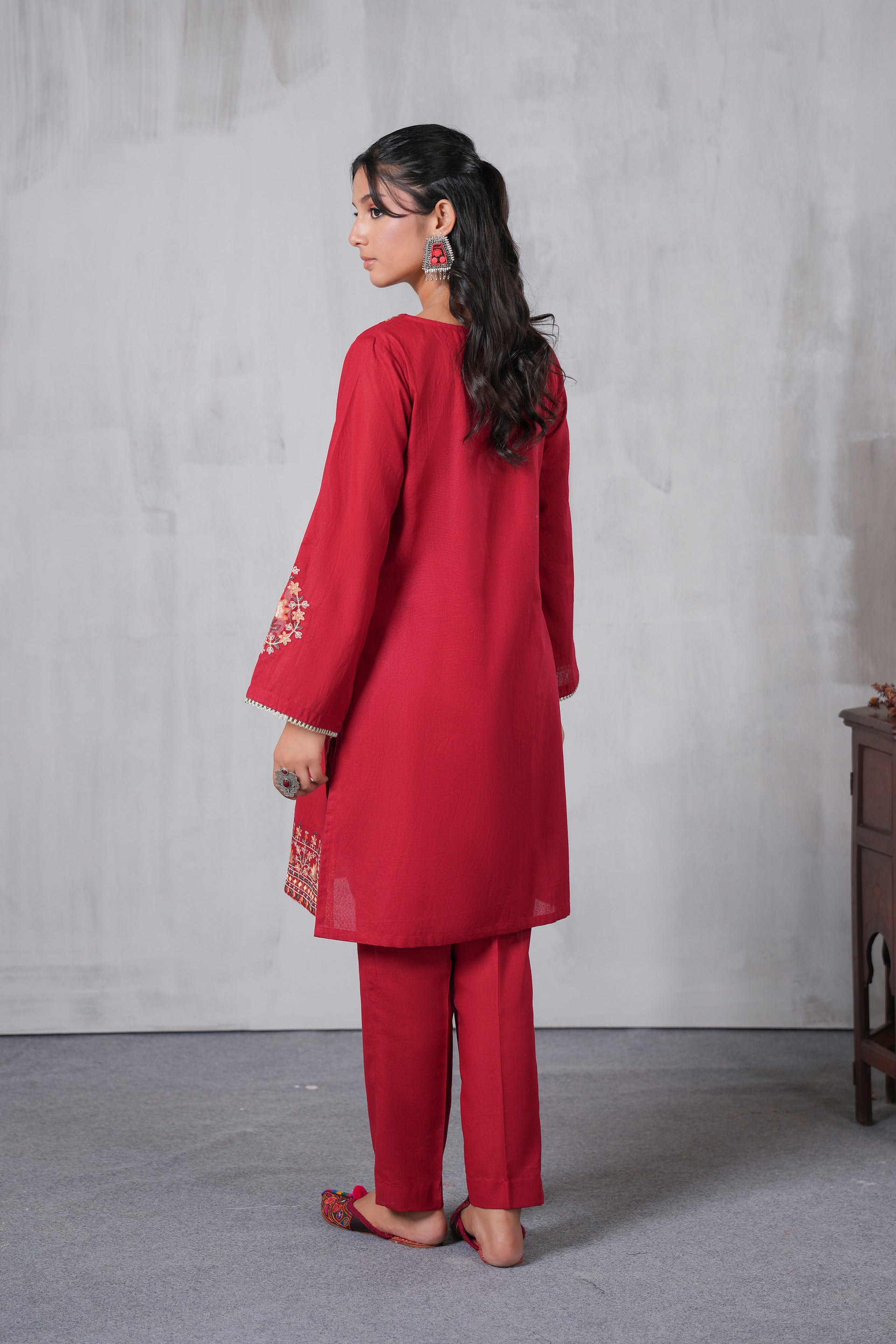 2 Piece Lawn Karandi Suit (CR3518)