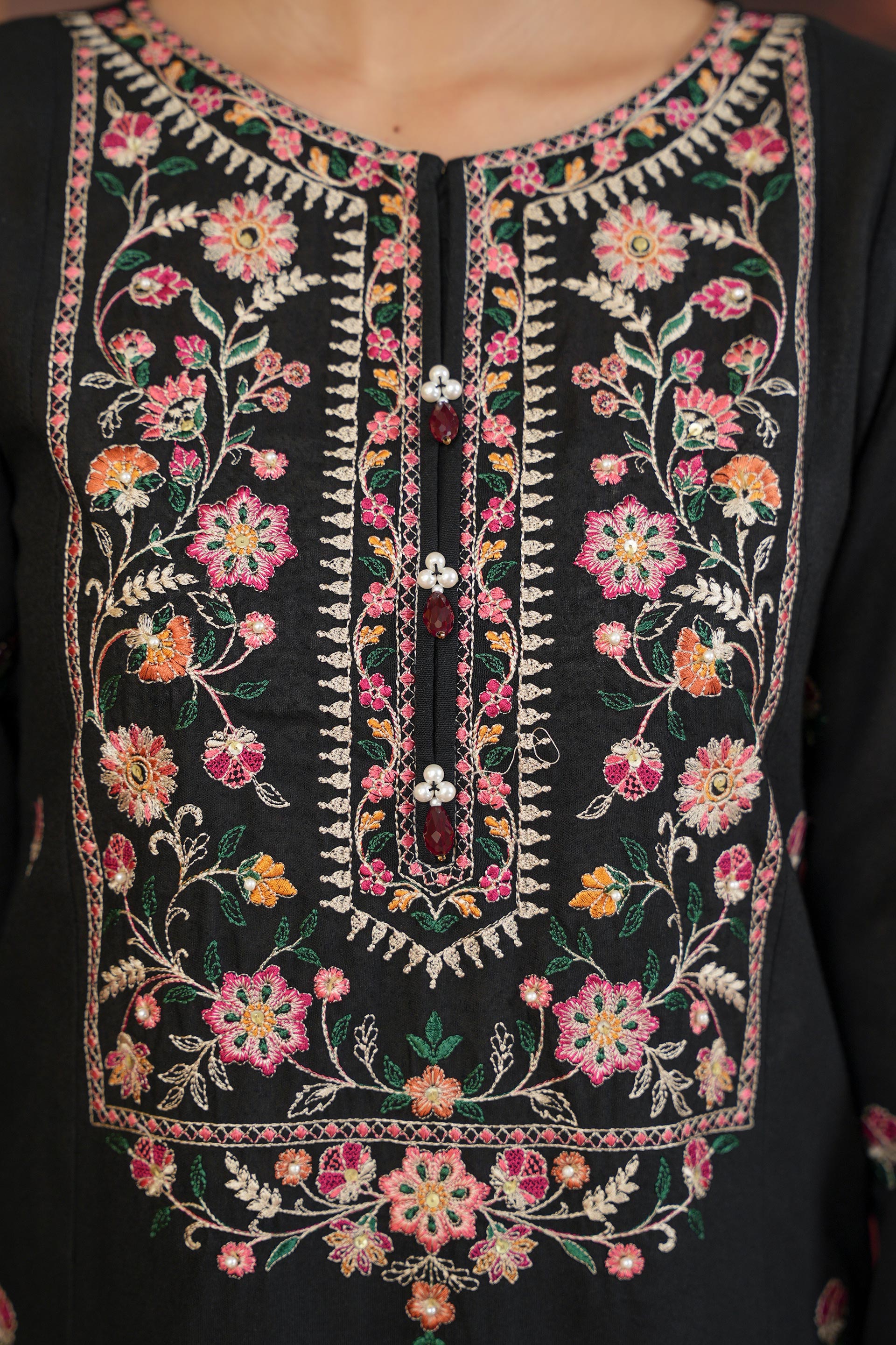 2 Piece Lawn Karandi Suit (CR3562)