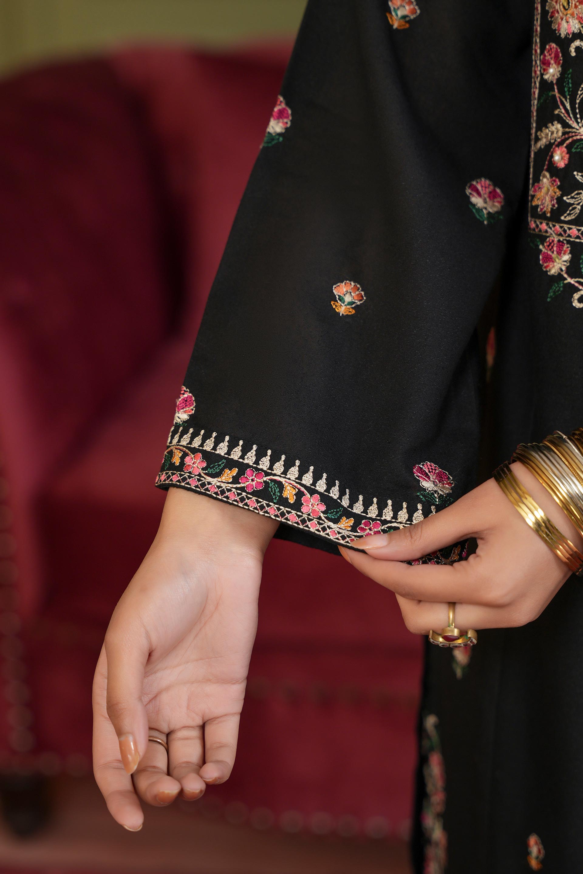 2 Piece Lawn Karandi Suit (CR3562)