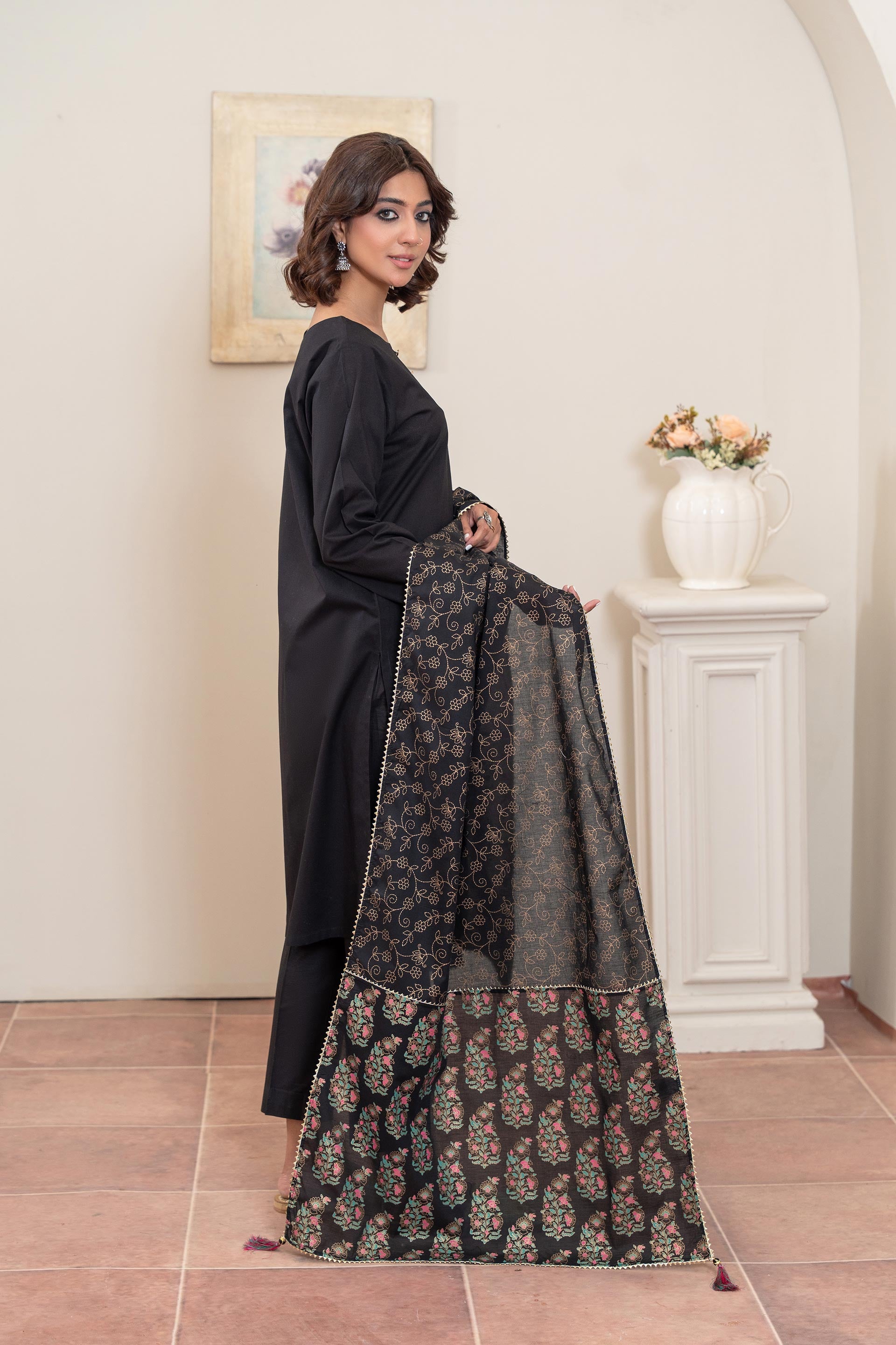 1 Piece Stole in Black Lawn (CZ3262)