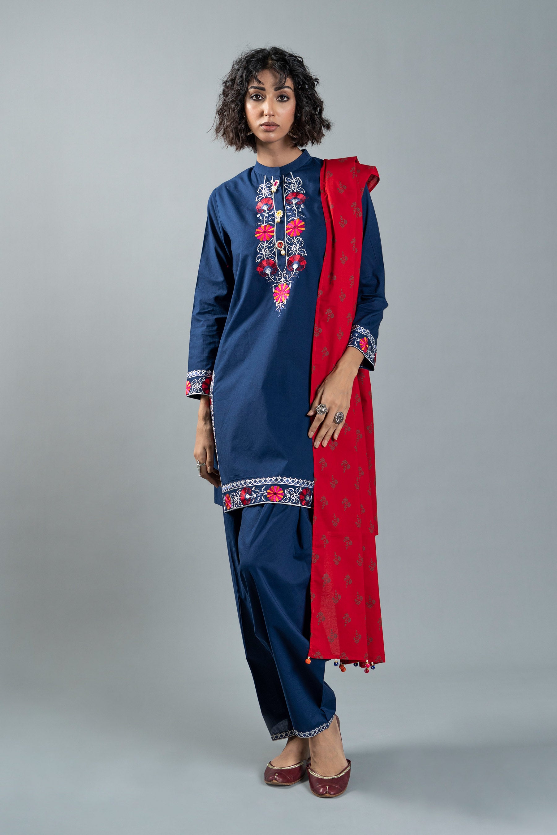 Self Phool in Navy Blue coloured Printed Cambric fabric