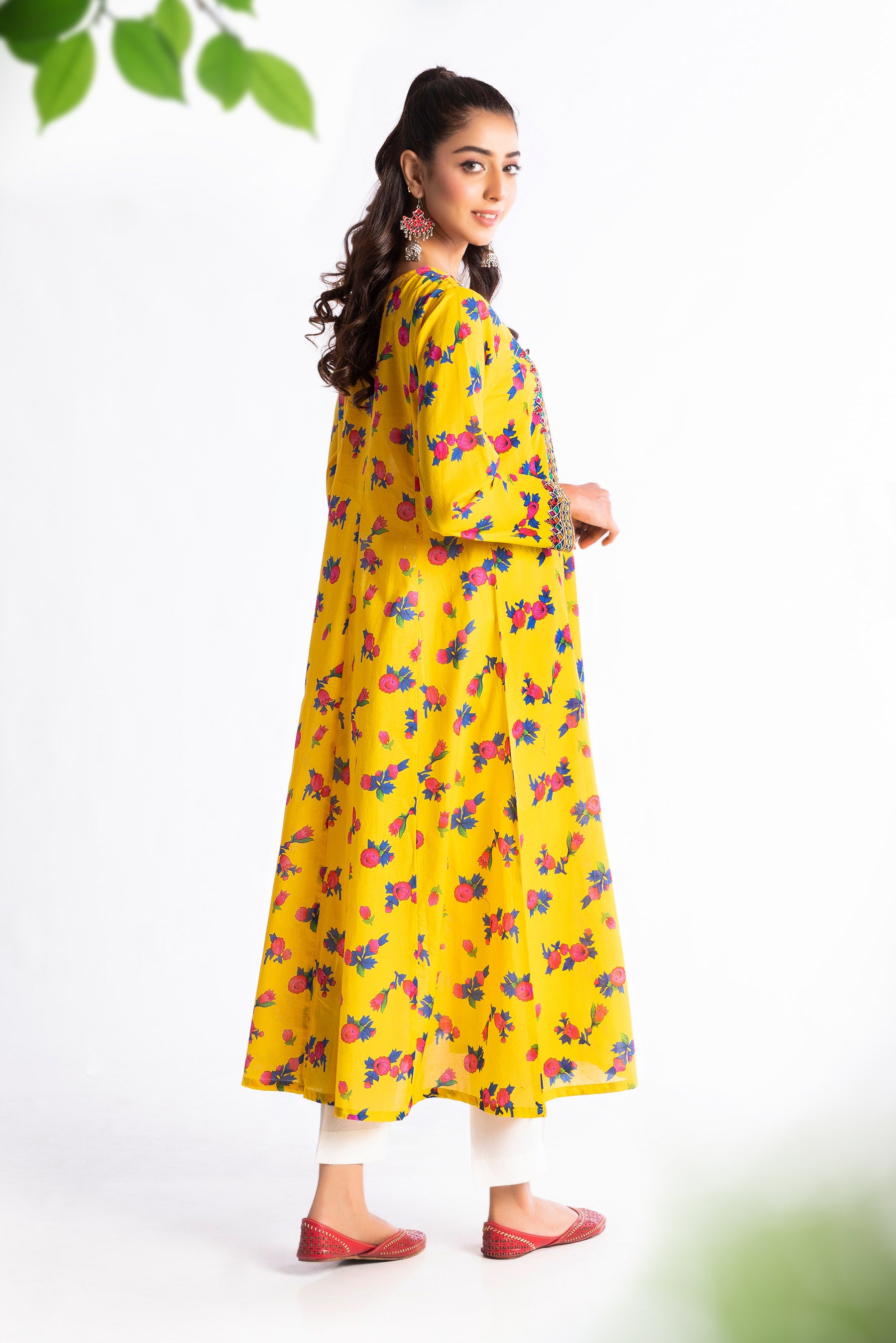 Botanical Chatta in Multi coloured Printed Lawn fabric 3