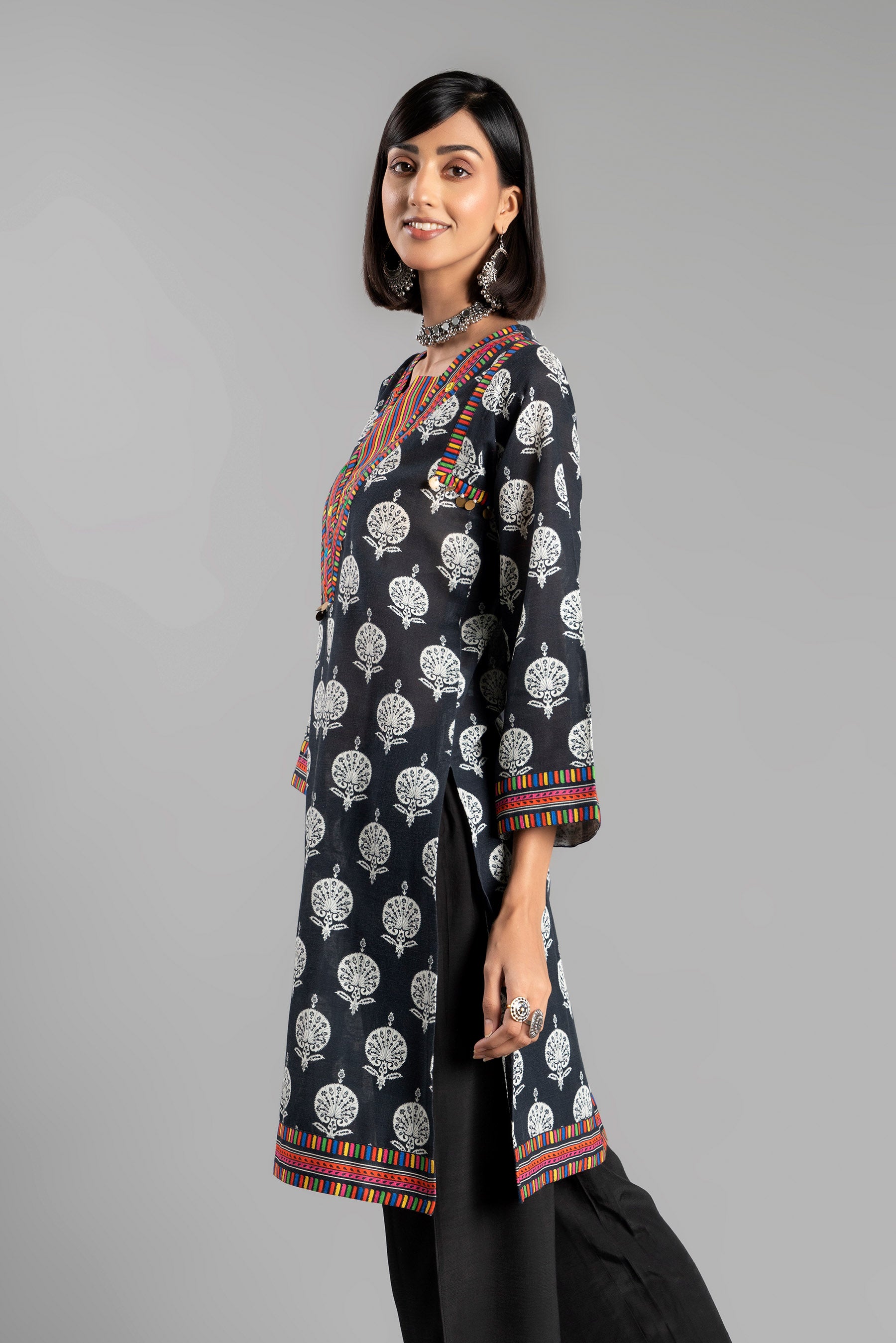 Batiq Impression in Multi coloured Printed Slub Khaddar fabric 2