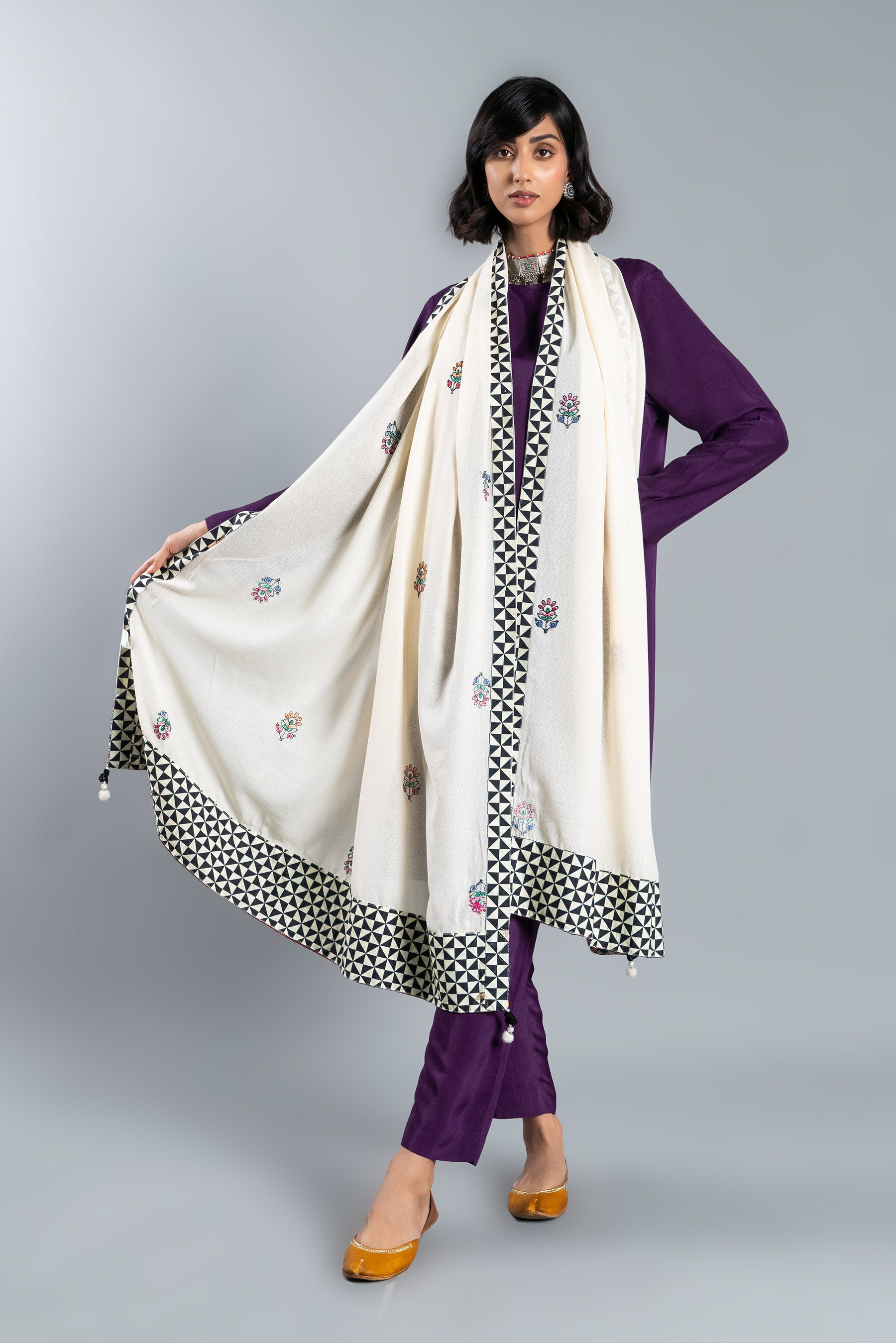 Kanta Stitch 1 in Off White coloured Lawn Karandi fabric