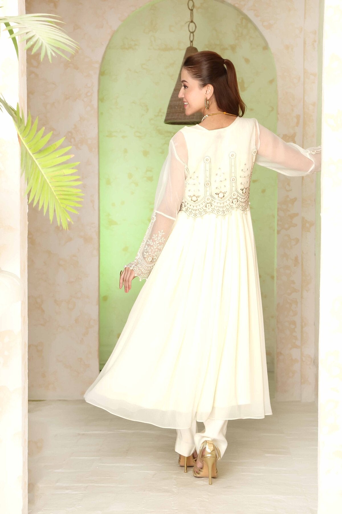 White And Beige Jaal (FR0942)