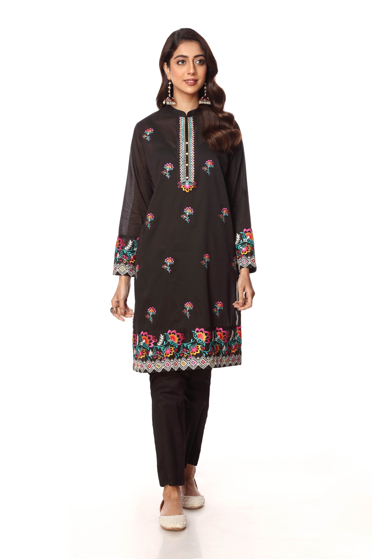 Geometrical Phool in Black coloured Printed Lawn fabric