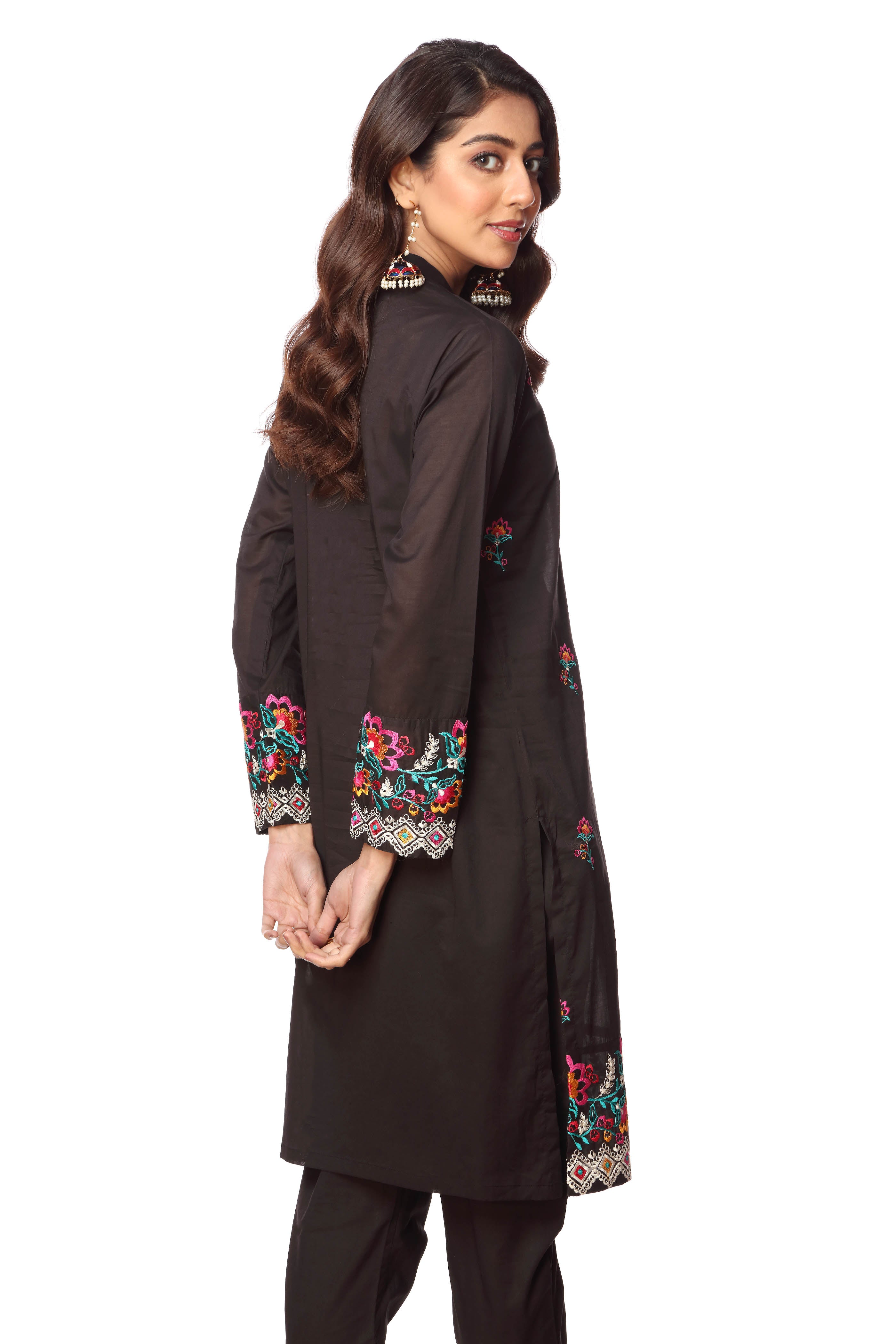 Geometrical Phool in Black coloured Printed Lawn fabric 3