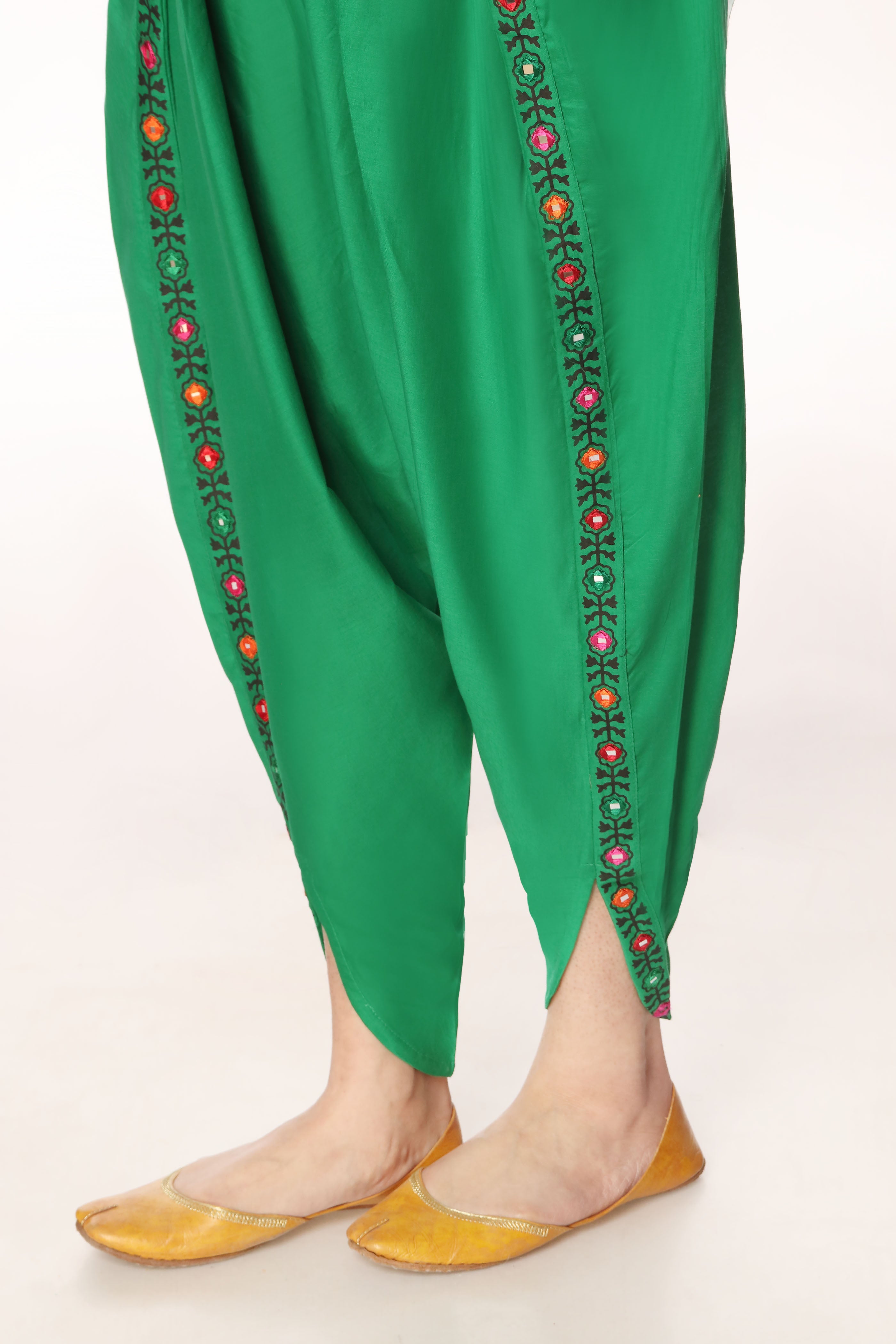 Tulip Sheesha in Green coloured Printed Lawn fabric 2