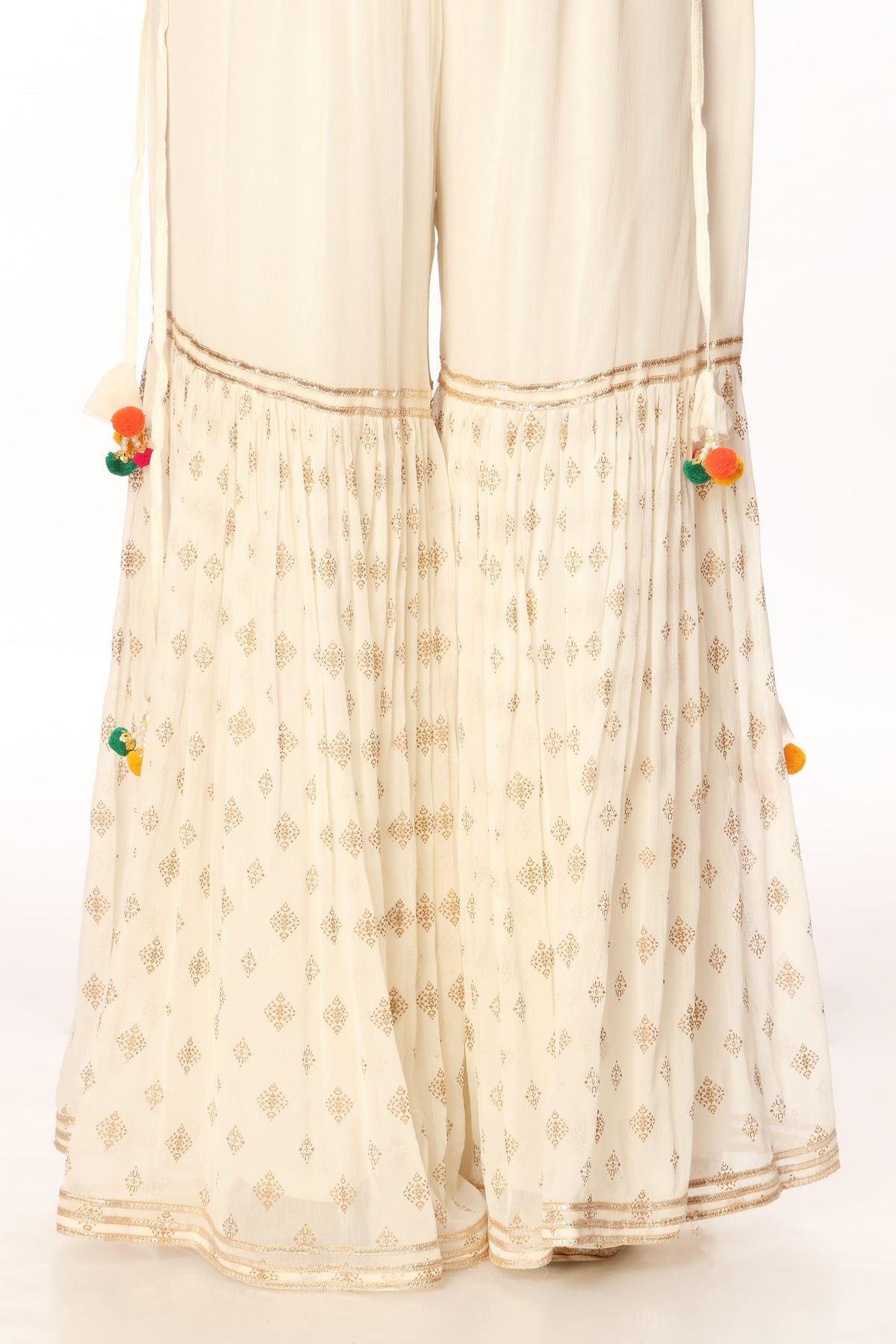 Safaid Kinari in Off White coloured Printed Lawn fabric